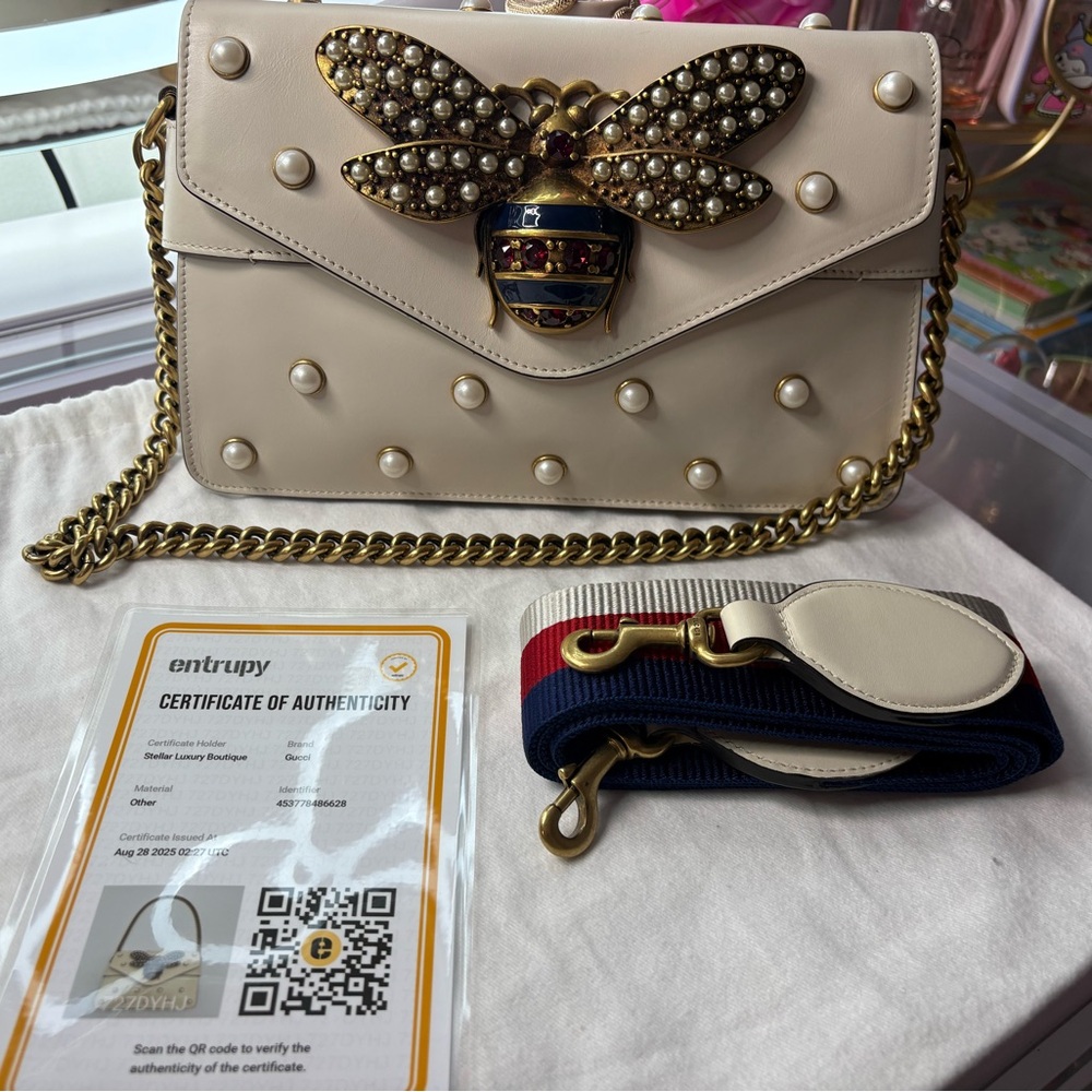 Gucci Cream and Tan Leather Interior bee signature piece